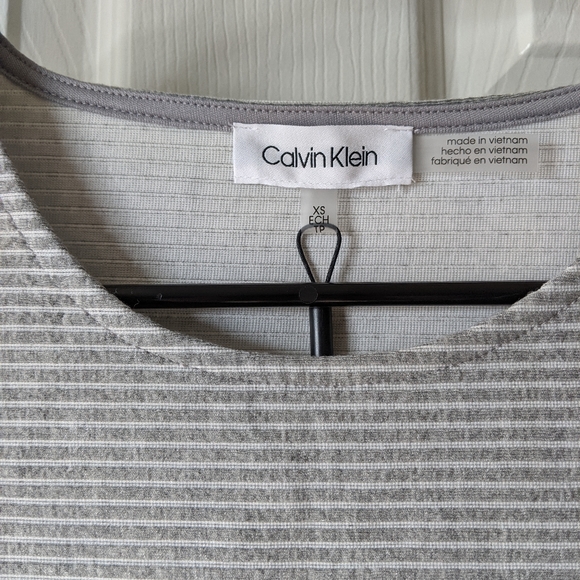 Calvin Klein short sleeve top - Picture 5 of 7